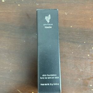 Younique Touch - stick Foundation - Sanyan
